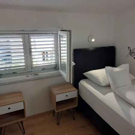 New! Lux F In Near The Sea Makarska