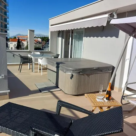 New! Lux F In Near The Sea Makarska